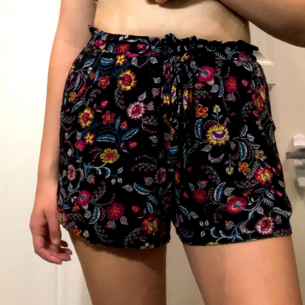 Black flows shorts.